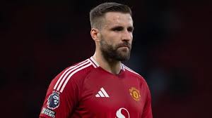 Phân tích sai lầm của Luke Shaw